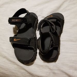 Nike Air ACG women's Size 9 US